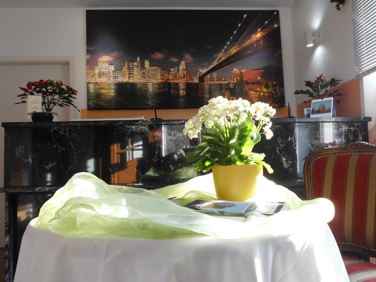 Berghotel Hamburg Blick Bagian luar foto